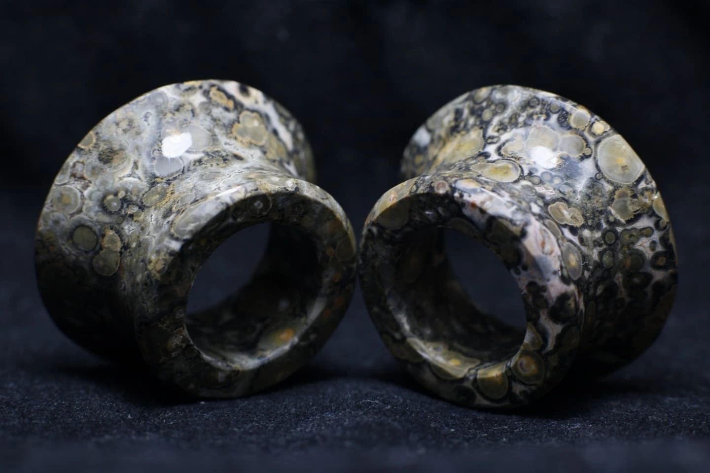Orejeras mayas en calcedonia jaguar - Mandar a fabricar
