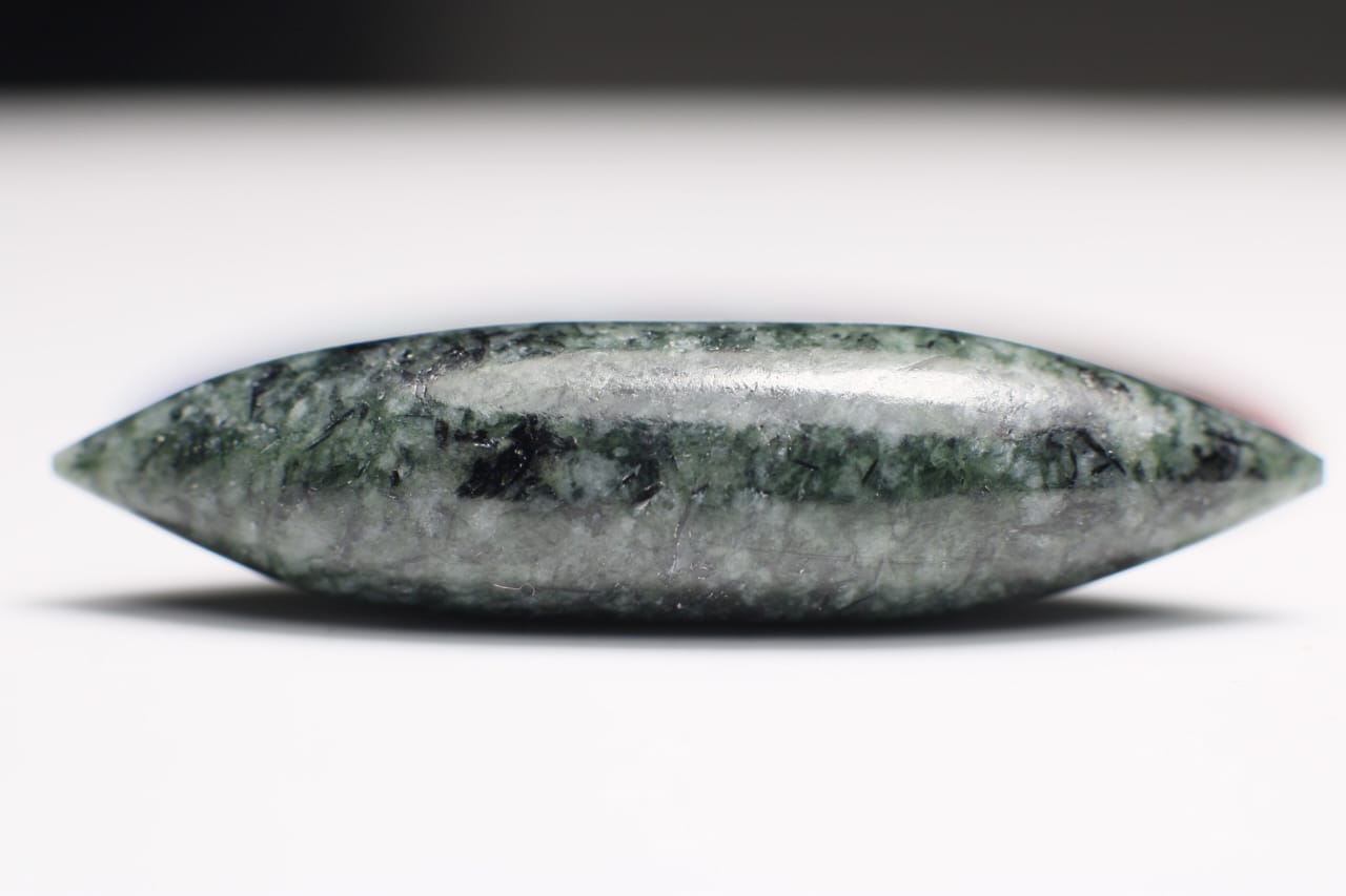 Septum spike de jade de Guatemala en 8mm - Listas para envío