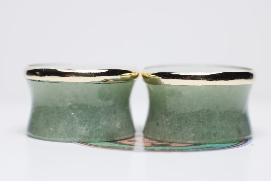 Plugs de cuarzo verde y bisel dorado - Mandar a fabricar