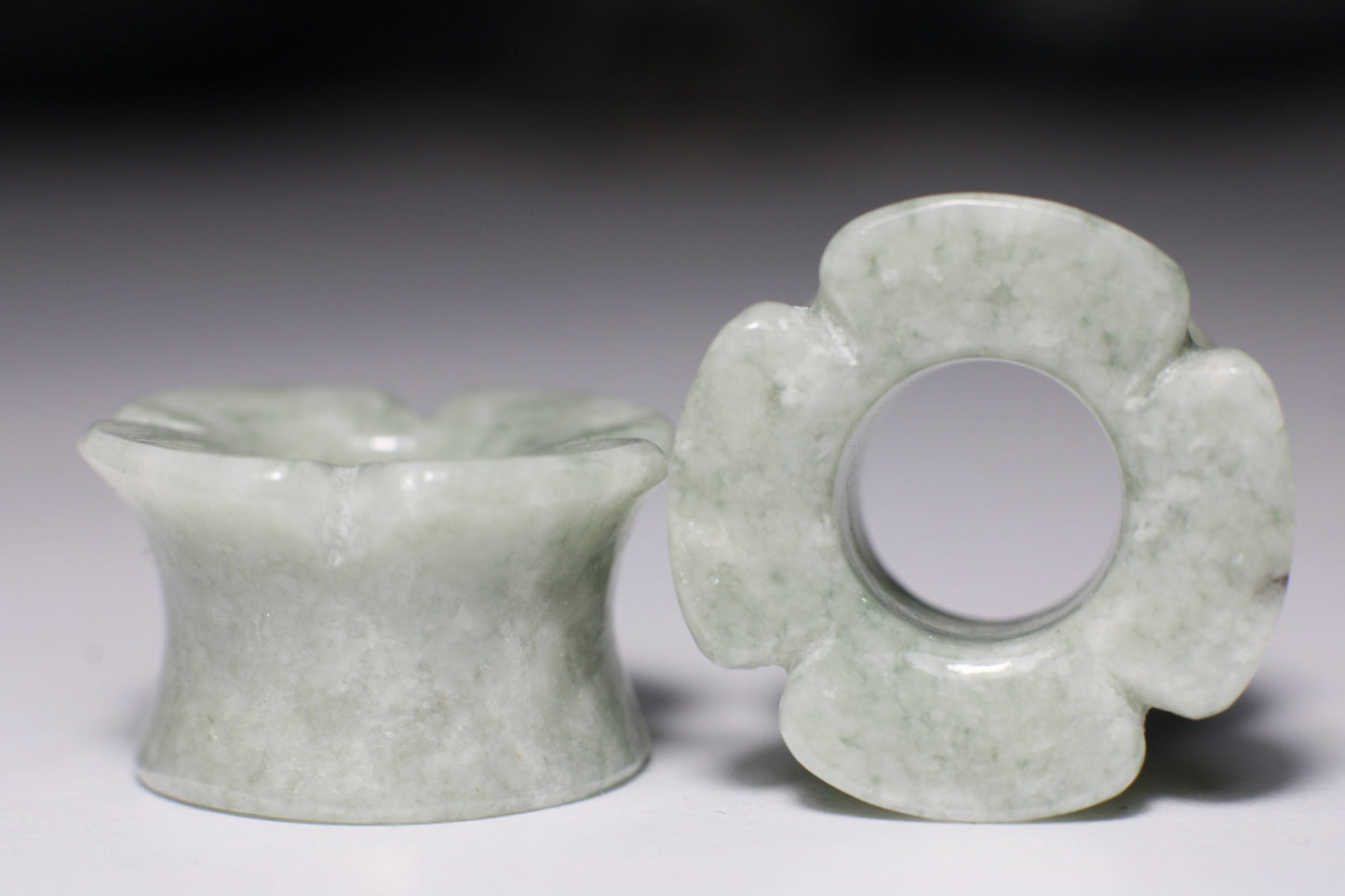 Orejeras de flores en jade de Guatemala - Mandar a fabricar