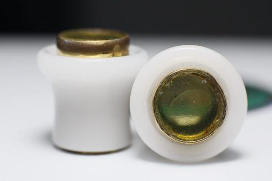 Plugs de delrin blanco y ámbar en bisel dorado 10mm - Listos para envío