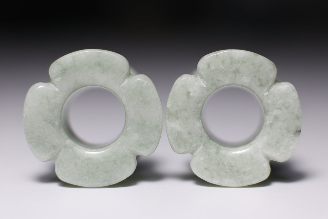 Orejeras de flores en jade de Guatemala - Mandar a fabricar