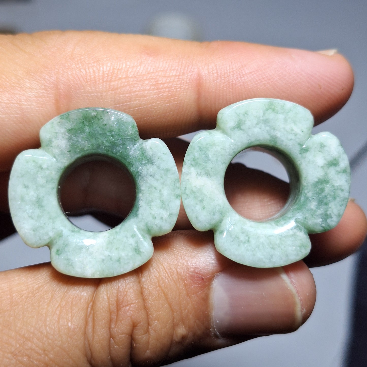 20mm flores de 4 petalos en jade de Guatemala - Listas para envío