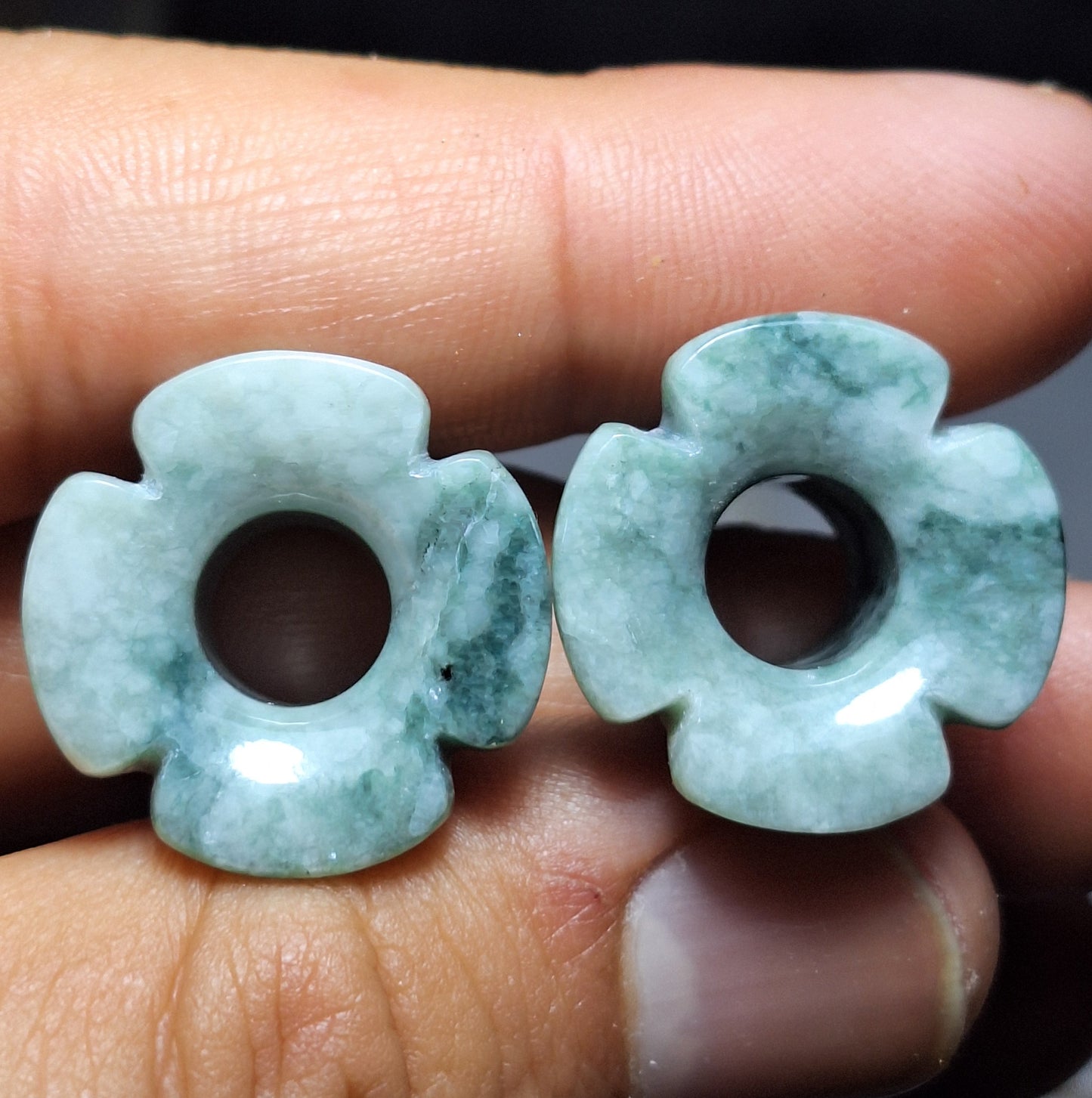 14mm flores de 4 petalos en jade de Guatemala - Listas para envío