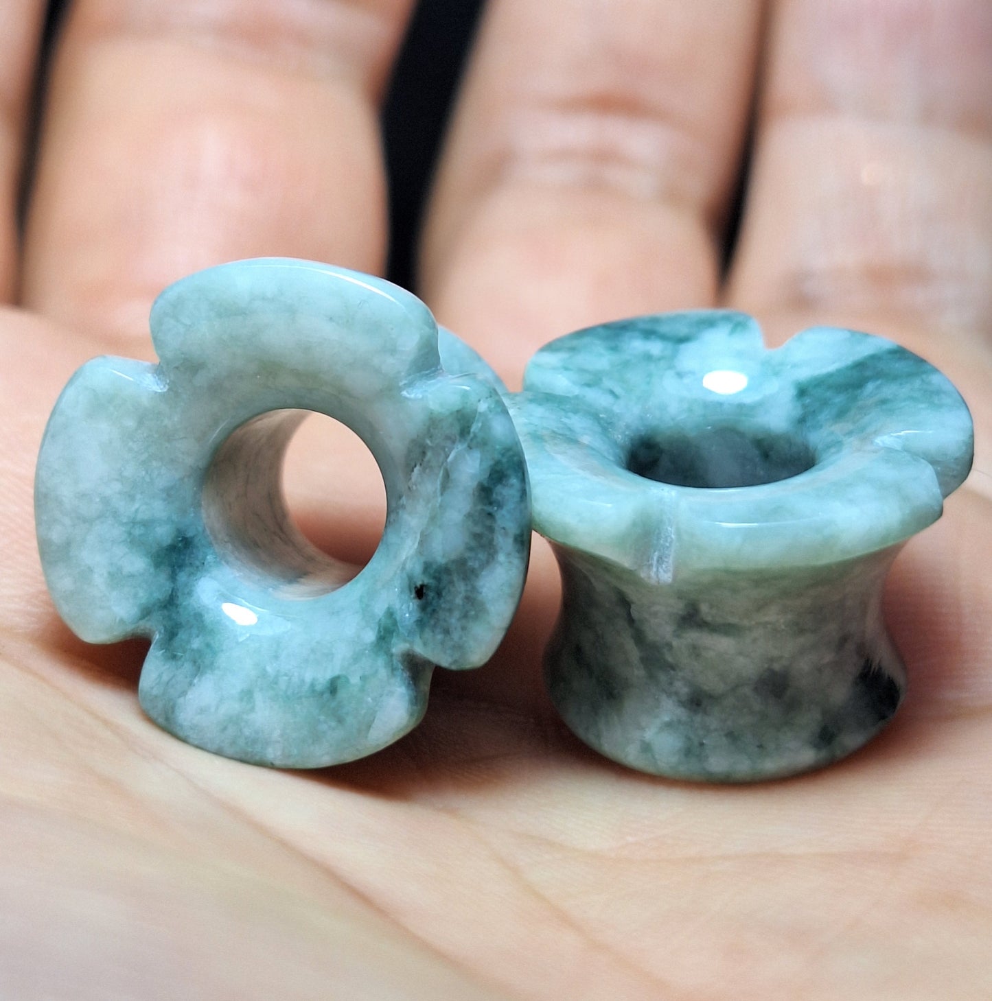 14mm flores de 4 petalos en jade de Guatemala - Listas para envío